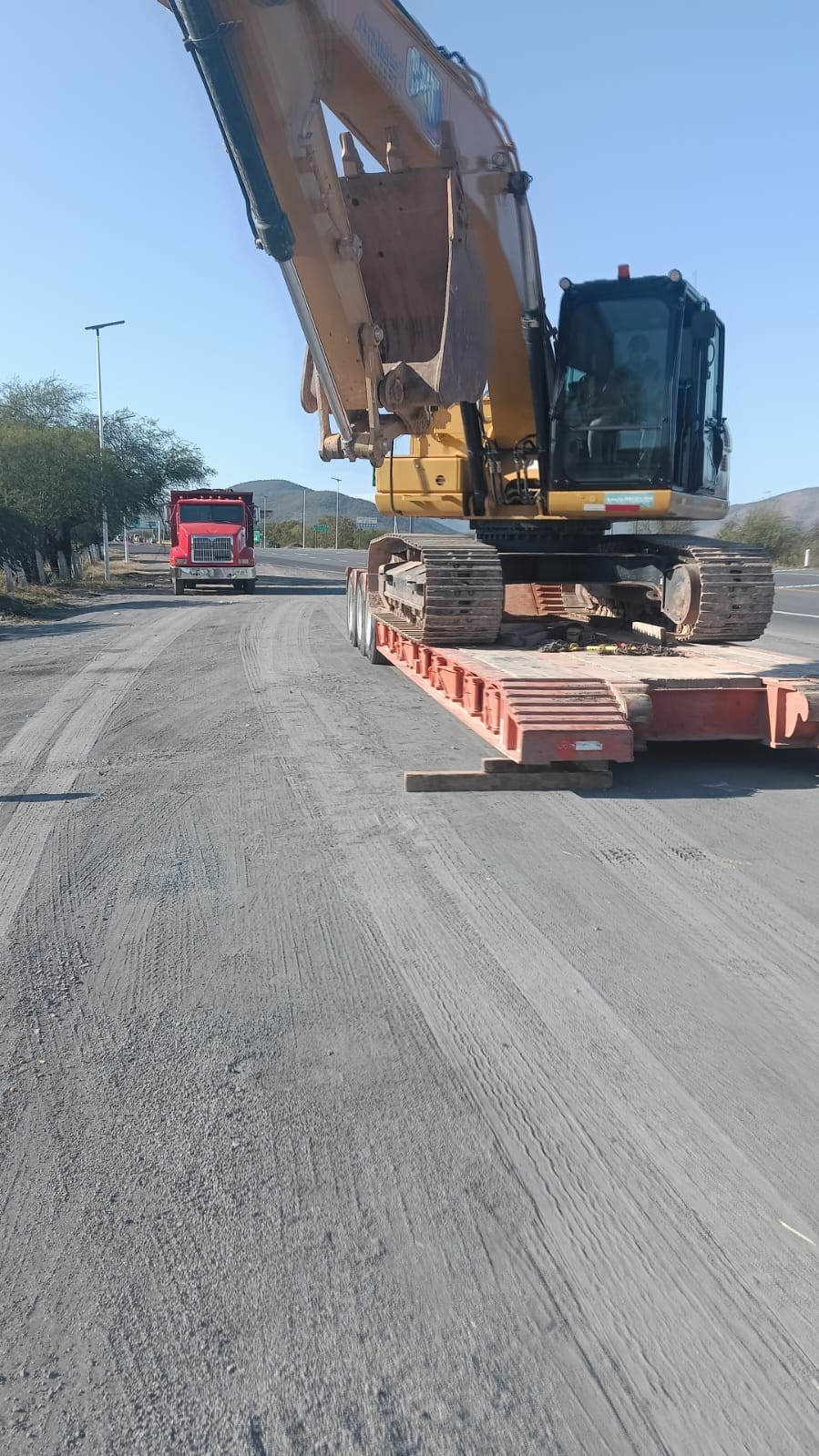 Lowboy de cama baja 60 toneladas — foto 3