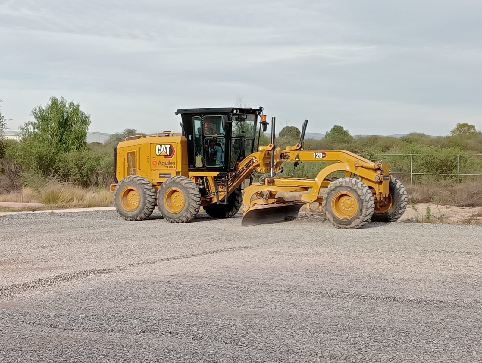 Motoconformadora Caterpillar 120 GC — foto 2