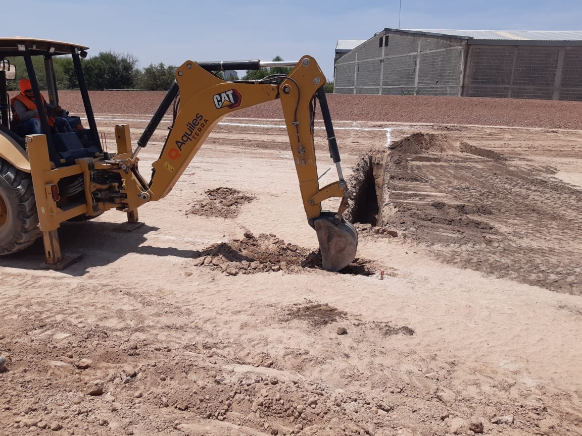 Retroexcavadora Caterpillar 424 — foto 2
