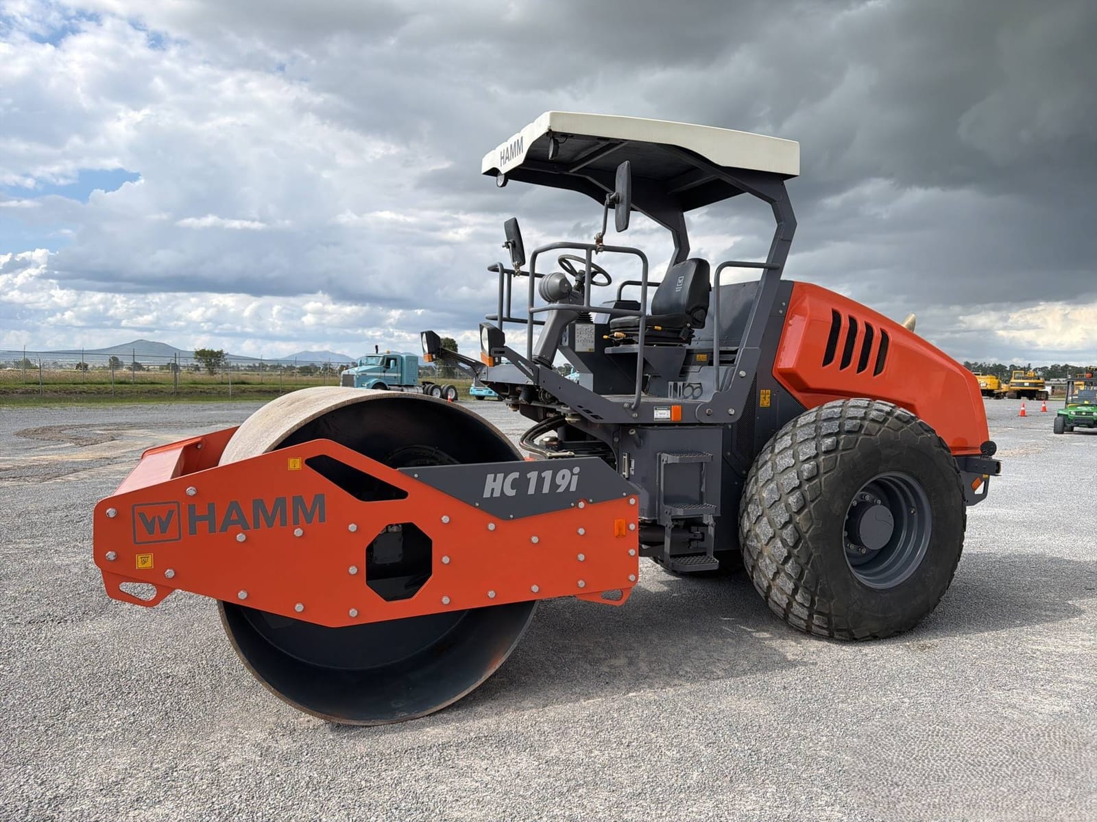 Vibrocompactador Hamm HC 119i