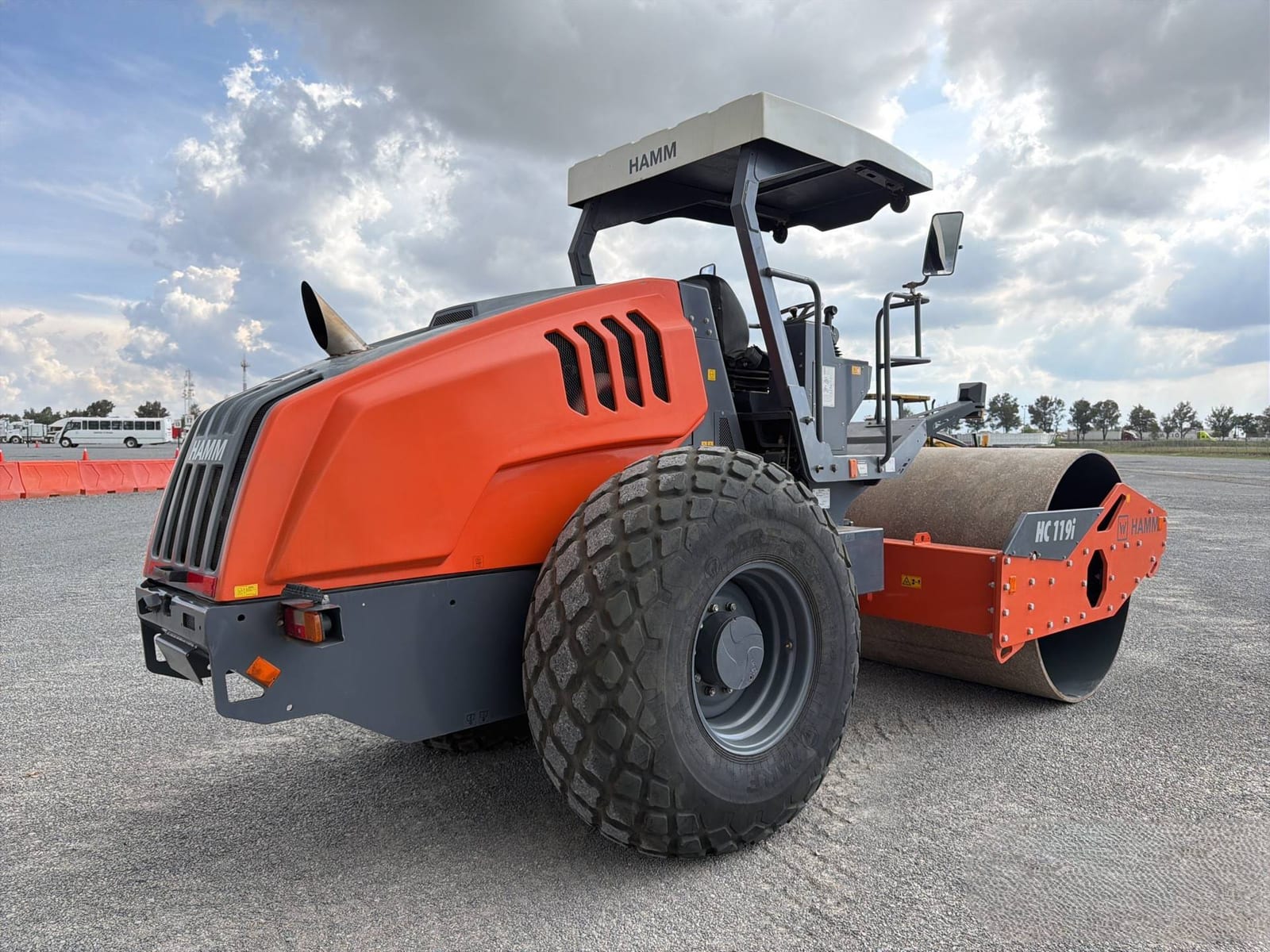 Vibrocompactador Hamm HC 119i — foto 2